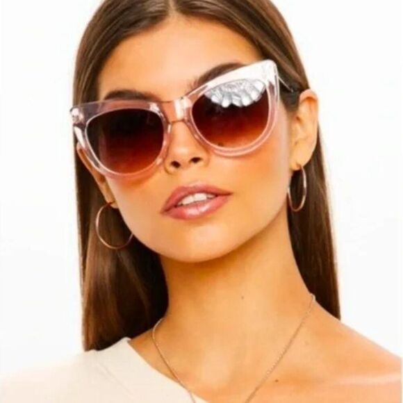 QUAY AUSTRALIA Steal A Kiss 111 Crystal Light Pink Gradient Cat Eye Sunglasses - Picture 1 of 10